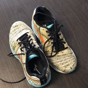 Mizuno Wave Paradox 8.5